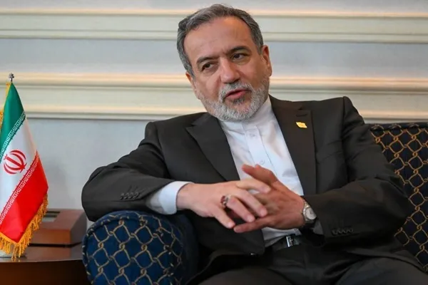Agression israélo-américaine : Araghchi appelle les dirigeants musulmans à cesser le silence