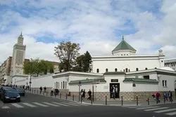 Wachsende Islamfeindlichkeit und antimuslimischer Hass in Frankreich durch Konversationsscreenshots enthüllt