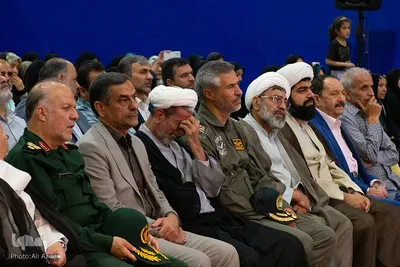 آیین عطرافشانی و گلباران مزار مطهر شهدا در اصفهان