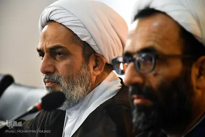 حجت‌الاسلام و المسلمین علیرضا سلیمی نماینده مردم محلات و دلیجان در مجلس شورای اسلامی و حجت‌الاسلام و المسلمین مهدی ربانی امام جمعه محلات در گرذهمایی قرآنیان محلات