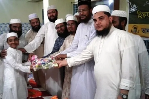 বিশ্বের বিস্ময় ৮৬ দিনে কুরআনে হাফেজ শিশু ইয়াসিন আরাফাতকে সংবর্ধনা