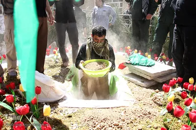 مراسم تشییع یک شهید گمنام در روستای نهاوند 