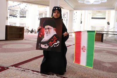 بیعت روحانیون و طلاب فارس با سومین رهبر معظم انقلاب