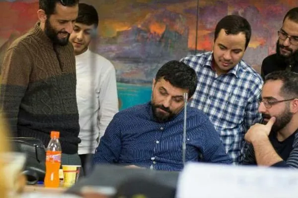 تلفیق هنر و صنعت در تولید پرچم و کتیبه ضروری است
