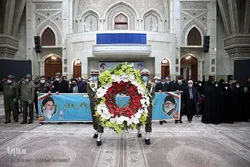 Des figures et militants coraniques iraniens rendent hommage au défunt fondateur de la République islamique