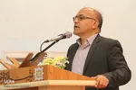 علی‌محمد غلامی معاون آموزش ابتدایی اداره کل آموزش و پرورش استان مرکزی در مراسم نقالی خوانی نوآموزان مراکز پیش دبستانی