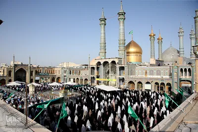 Fitr-Festgebet im Heiligen Schrein von Fatima Masuma (sa.) verrichtet