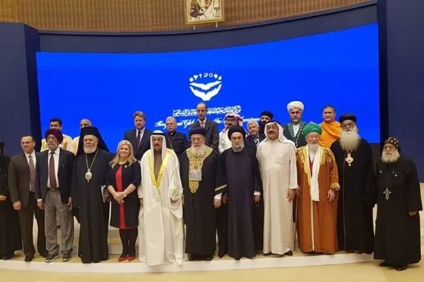 الحاخام الأكبر لإسرائيل يلتقي ملك البحرين ويدعو للتطبيع