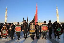 آیین تعویض پرچم گنبد آستان مسجد مقدس جمکران در آستانه ایام فاطمیه