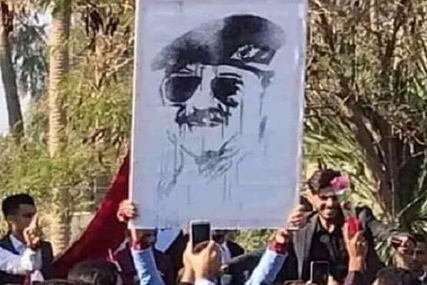 اخراج سه دانشجو به دلیل بالا بردن عکس صدام