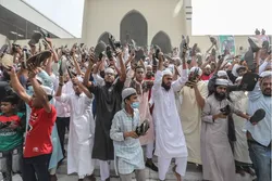 Les musulmans bangladais protestent contre la visite du Premier ministre indien
