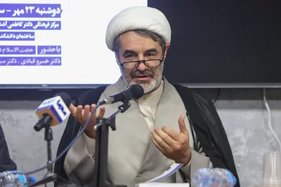 نقد «دانش در مصاف»