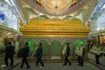 Santuario del Imam Ali limpiado y decorado con flores en vísperas del Eid