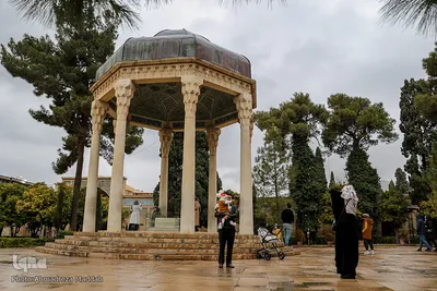 یک روز بارانی در حافظیه