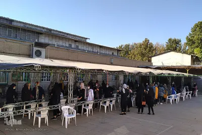 تداوم تزریق عمومی واکسن کرونا در مرکز شبانه روزی حسینیه ثارالله(ع) شیراز
