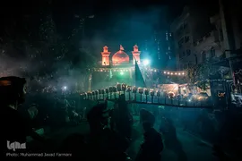 آیین مشعل گردانی عراقی ها در شب عاشورای حسینی