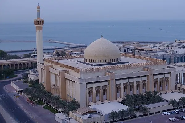 Taraweeh Prayers: Kuwait Bans Imams from Reading Quran from Phones