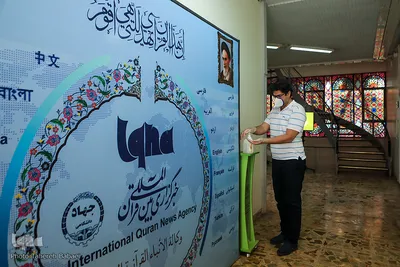 خبرنگاران خبرگزاری ایکنا در روزهای کرونایی به صورت شیفتی  و با رعایت فاصله یک متری کار می‌کنند. این رسانه کارمندان را ملزم به زدن ماسک کرده است.