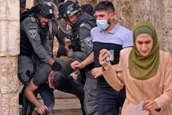 Zionist Forces Crack Down on Palestinian Protesters in Al-Quds Neighborhood