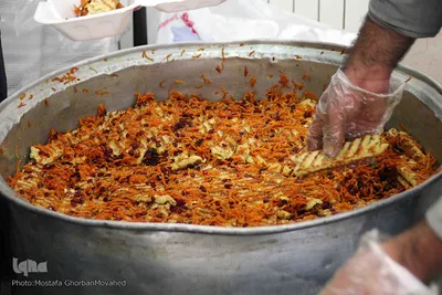 طبخ و توزیع ۲۰۰۰ پرس غذای گرم بین نیازمندان شهرستان اهر