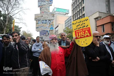 راهپیمایی یوم الله ۱۳آبان در مقابل لانه جاسوسی آمریکا