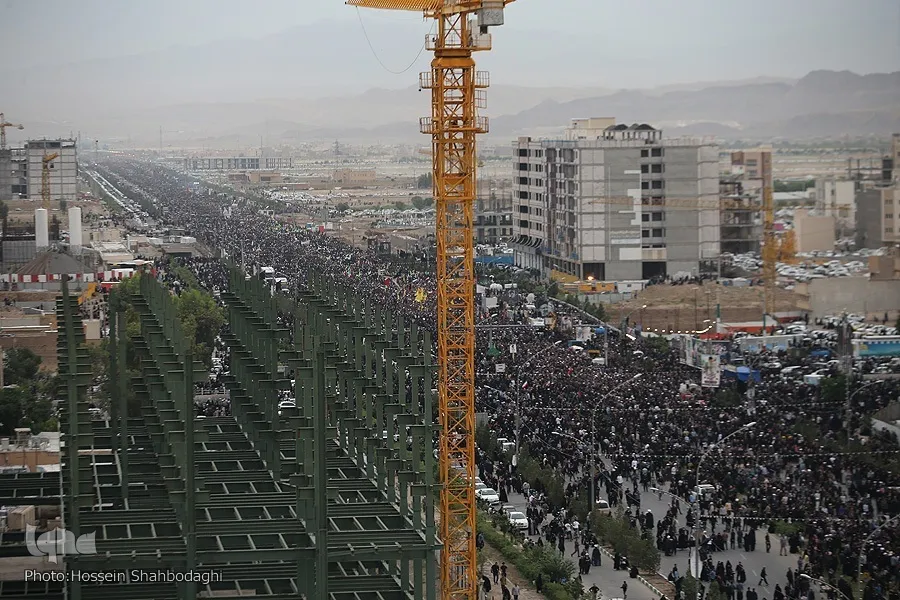 Martirio del presidente Raisi: una gran multitud recibe los cadáveres en las ciudades de Tabriz y Qom
