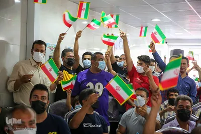 شادی شیرازی ها در مقابل منزل محمدرضا گرایی