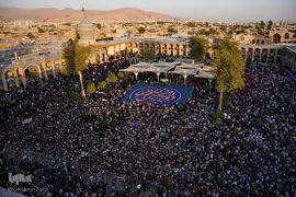 حضور رئیس جمهور در شاهچراغ و دیدار با خانواده شهدا