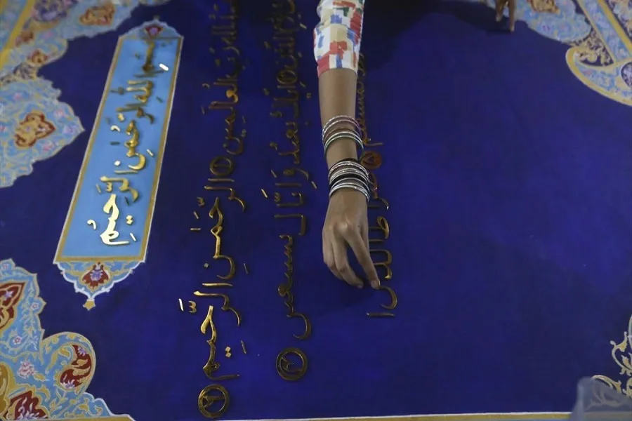 تقرير مصور | فنان باكستاني يسعى جاهداً لإكمال أكبر مصحف في العالم