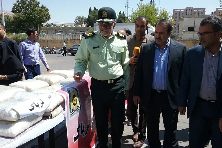 مراكز فرهنگی و رسانه‌ها با آموزش از آسیب‌های فضای مجازی جلوگیری كنند