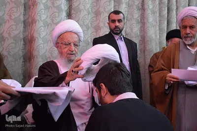 عمامه گذاری طلاب با حضور آیت الله العظمی مکارم شیرازی