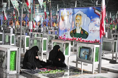 اینجا شمعی روشن است 