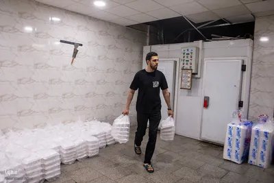 حمایت مردمی از رزمندگان: فعالیت جهادی در پخت و رساندن افطار