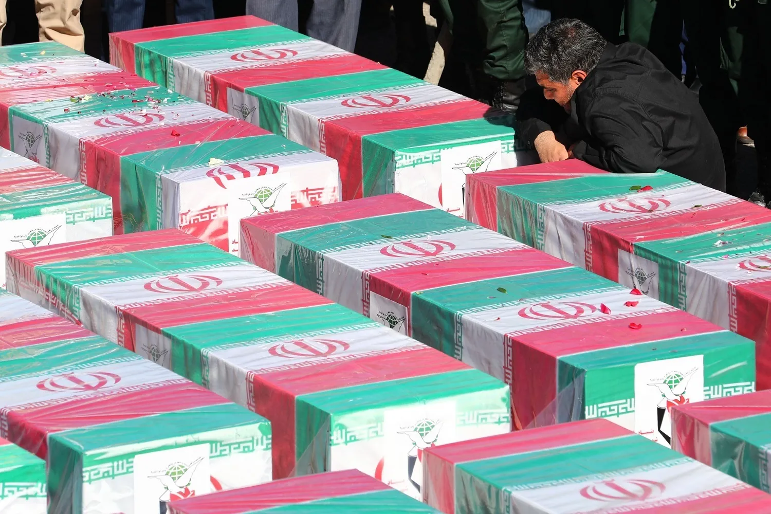 Irán celebra un funeral multitudinario por las víctimas del ataque terrorista en Kerman