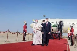 Papst zu Irak-Besuch in Bagdad eingetroffen