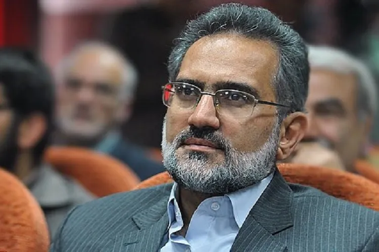 فرهنگ هم در کنار معیشت باید مورد توجه قرار گیرد