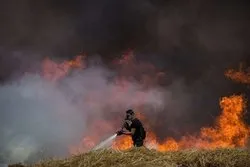 ‘আগুন ঘুড়িতে’ জ্বলছে ইসরাইল