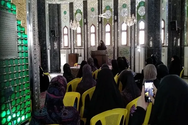 معهد السيدة نرجس (ع) يخرّج طالباته في لبنان + صور