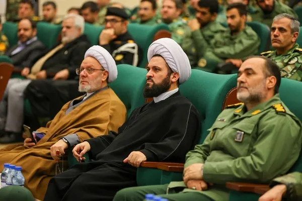 تجدید بیعت فرماندهان نیروهای مسلح با امام جمعه تبریز