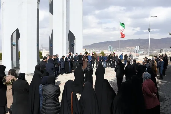 غبارروبی مزار مطهر شهدای گمنام دانشگاه تبریز