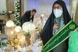هدیه خادمان حرم شاهچراغ به زوج ها در روز ازدواج