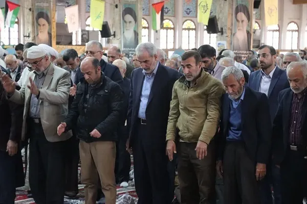 نماز جمعه ساری به امامت حجت الاسلام محمدرضا نصوری، امام جمعه موقت ساری در مصلی امام خمینی (ره)