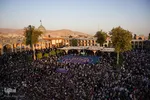 حضور رئیس جمهور در شاهچراغ و دیدار با خانواده شهدا