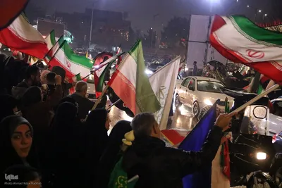 شیراز ایستاده در پای کار انقلاب اسلامی