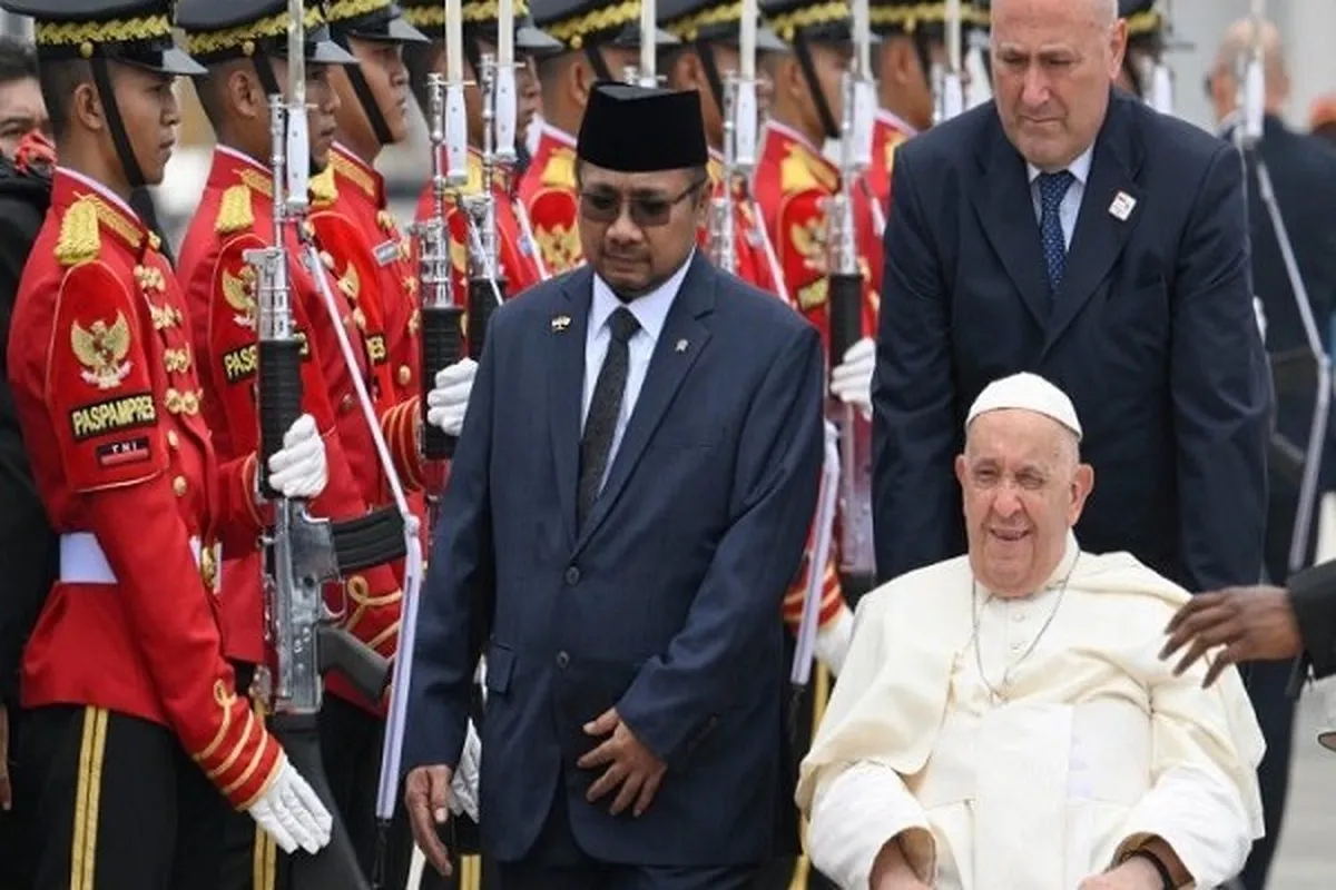 Leader of Catholic Church Arrives in World’s Largest Muslim-Majority Country