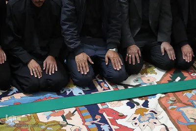 ⁨دل باختگان حسین(ع) در میعادگاه نماز ظهر عاشورا⁩