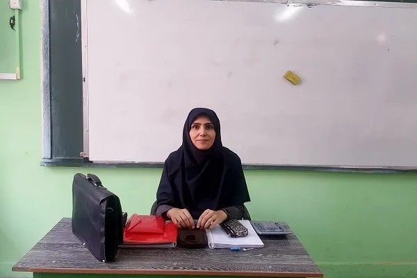 شتاب در امر حفظ قرآن ممنوع است/ مباحث مالی ارزش معلمی را می‌کاهد + صوت
