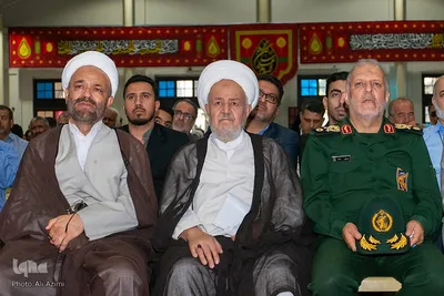 آیین عطرافشانی و گلباران مزار مطهر شهدا در اصفهان