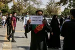 تجمع افغانستانی‌های مقیم مشهد در مقابل کنسولگری پاکستان

