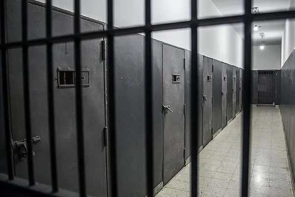ABD'de tutuklu Müslüman göçmenlere Kovid-19 salgını döneminde domuz eti zorlaması